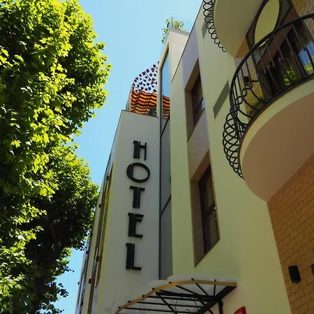 Maison Marineta دينايا