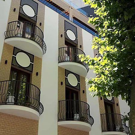 Maison Marineta 3* دينايا